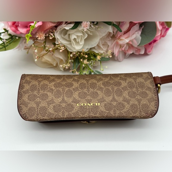 Coach Sunglass Signature Canvas Case - Picture 7 of 15